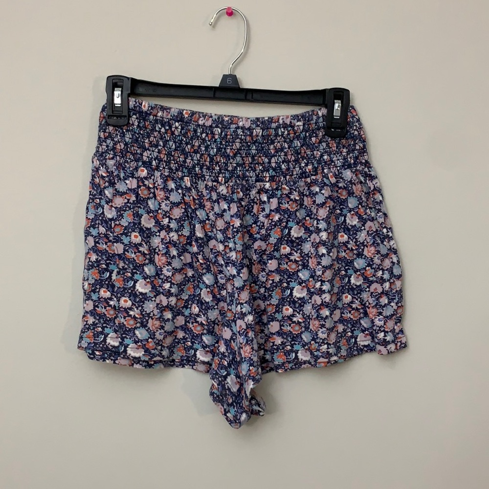 American Eagle floral flowy shorts